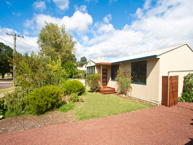 3 Centre Avenue, Eildon, Vic 3713 Property Details