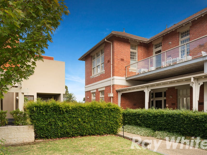2/136 Ernest Jones Drive, Macleod, Vic 3085 Property Details