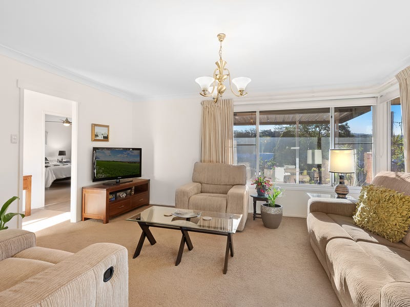 8 Koolinda Avenue, Point Clare, NSW 2250