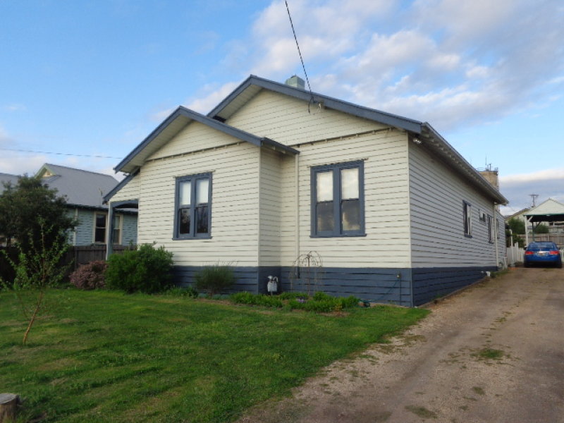 30 Carpenter Street, Maffra, VIC 3860