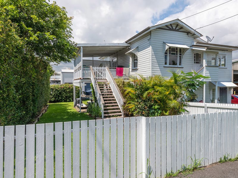 100 Hoskins Street, Sandgate, QLD 4017