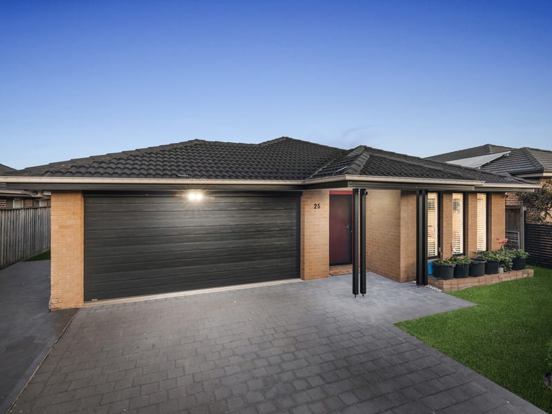 25 Pioneer Drive, Carnes Hill, NSW 2171 25 Pioneer Drive, Carnes Hill, NSW 2171