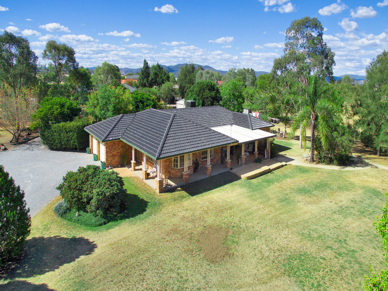 30 Pages Lane, Tamworth, NSW 2340 Property Details