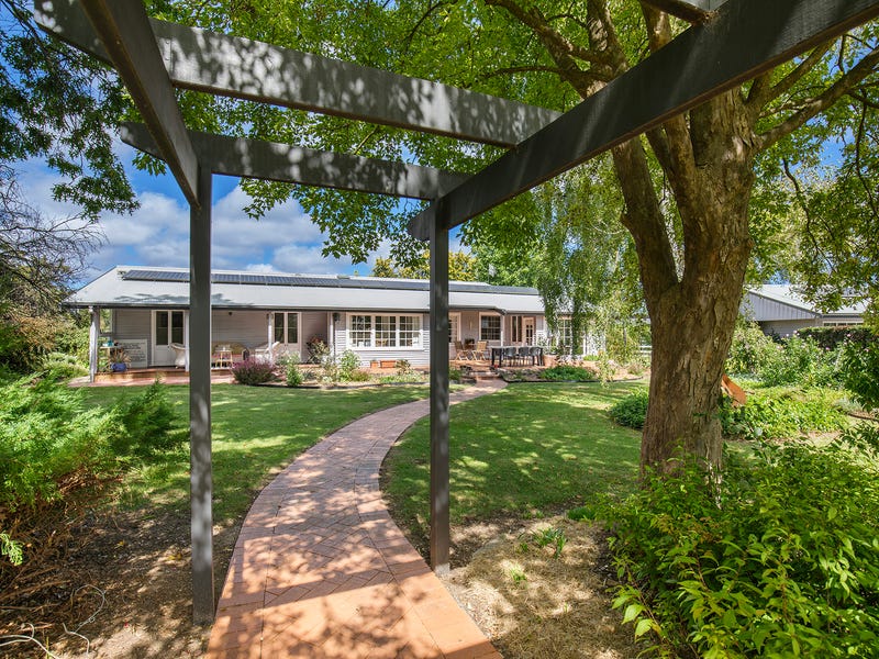 13 Gostwyck Road, Uralla, NSW 2358 Property Details