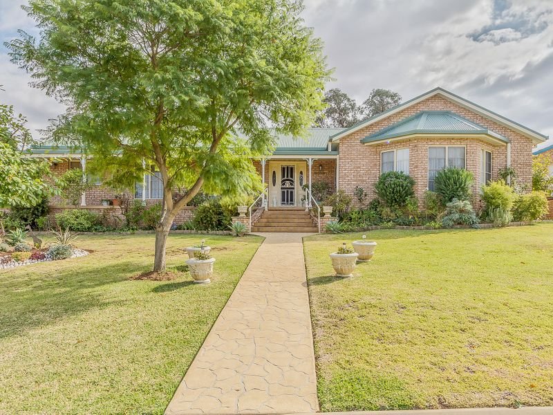 11 Banksia Close, Cowra, NSW 2794
