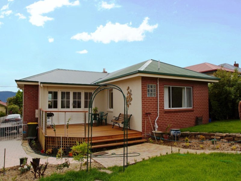 8 Cuthbert Avenue, Lenah Valley, TAS 7008