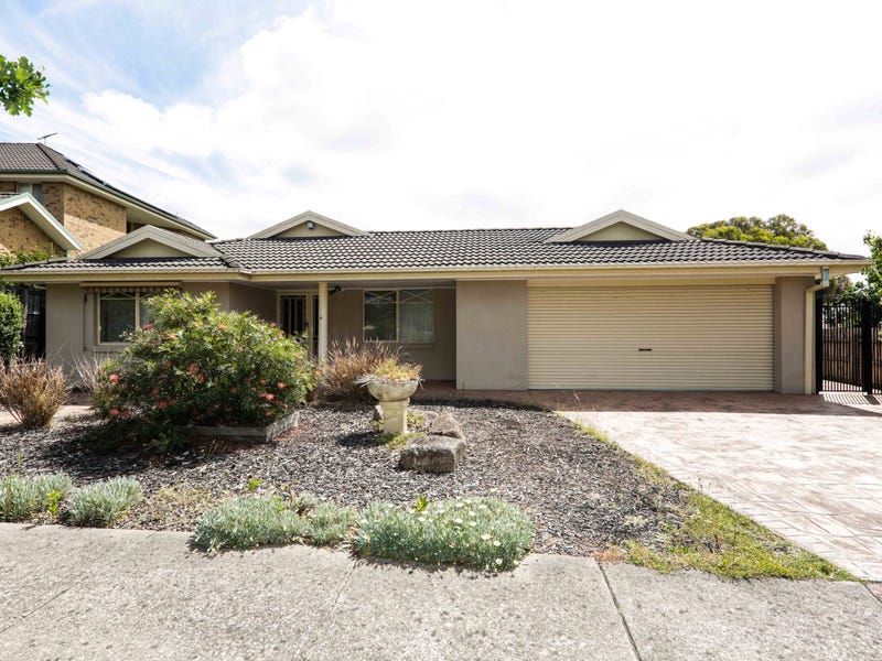 13 Streeton Way, Berwick, VIC 3806