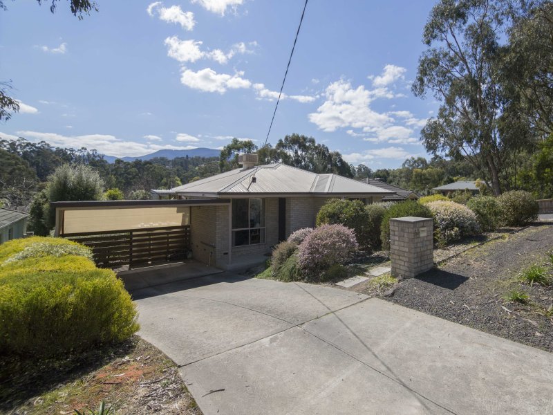 63 Thomas Rd, Healesville, Vic 3777 Property Details