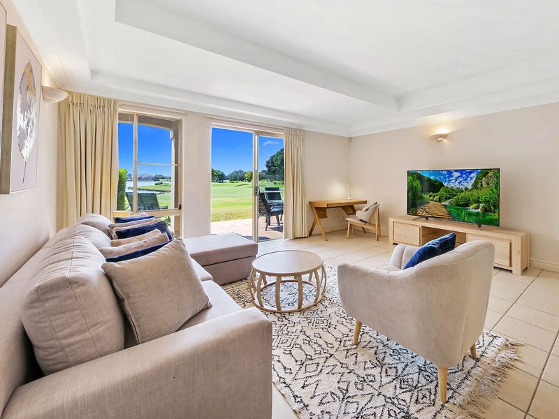 8338 Magnolia Drive E, Hope Island, QLD 4212