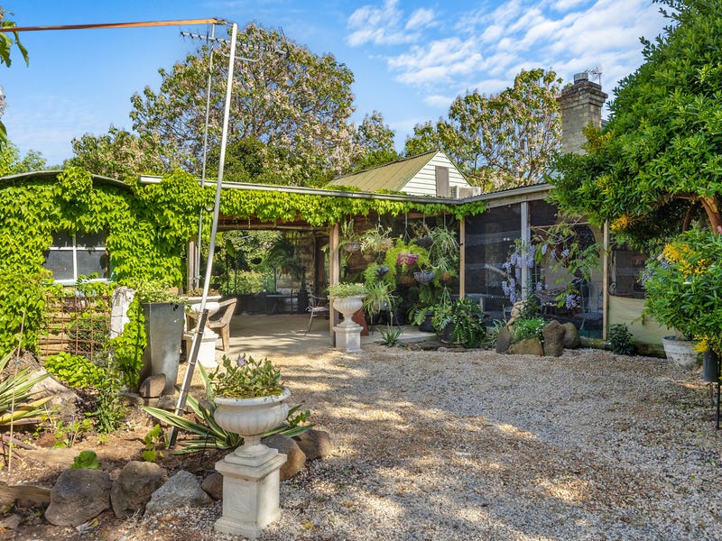 2 HENRY STREET, Avenel, Vic 3664 House for Sale