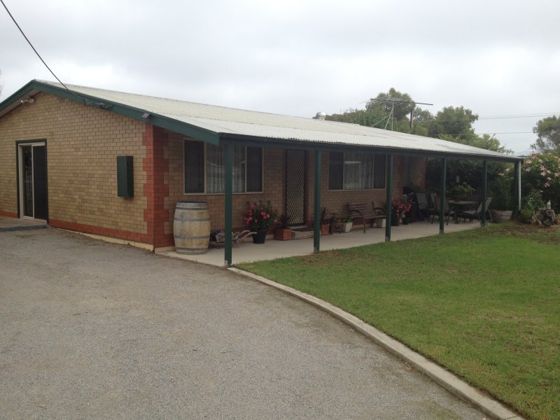 8 Albert Road, Meningie, SA 5264