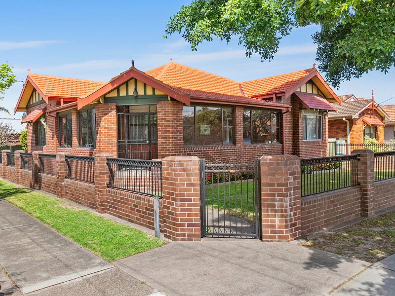 11 Stewart Avenue, Hamilton East, NSW 2303