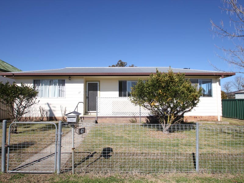 47 Clive Street, Tenterfield, NSW 2372 Property Details