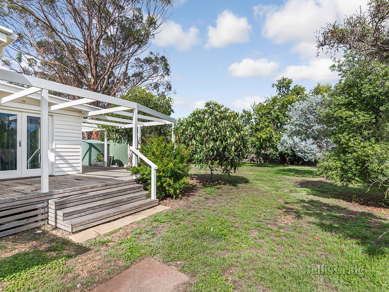 10 Bateman Street, Elphinstone, Vic 3448 Property Details