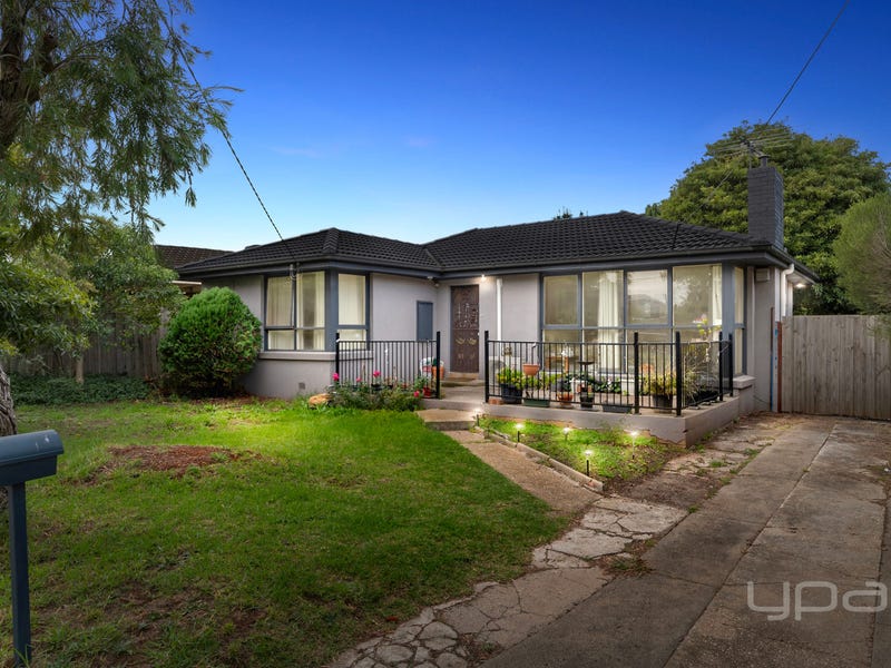 16 Curlew Close, Melton, Vic 3337 Property Details