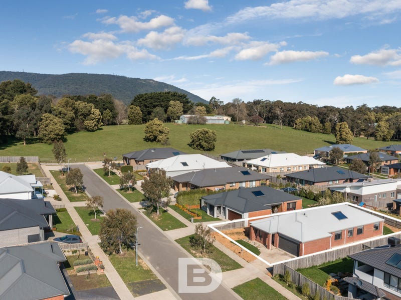 8 Doyeswood Drive, Woodend, Vic 3442 House for Sale