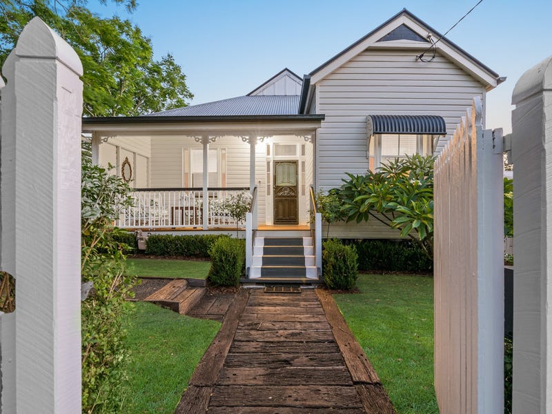 16 Dunmore Street, East Toowoomba, QLD 4350