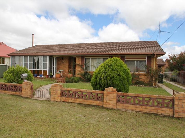127 Miles Street, Tenterfield, NSW 2372