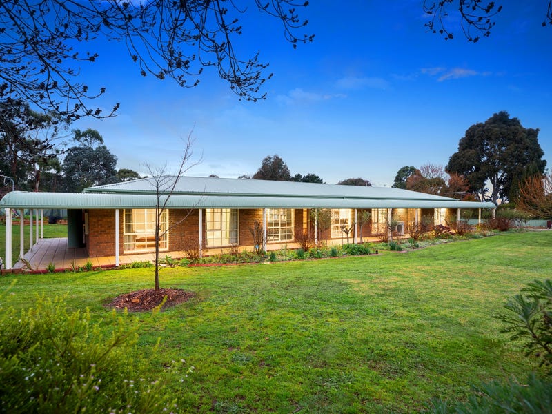 1 Bowkett Close, Romsey, Vic 3434 - Property Details