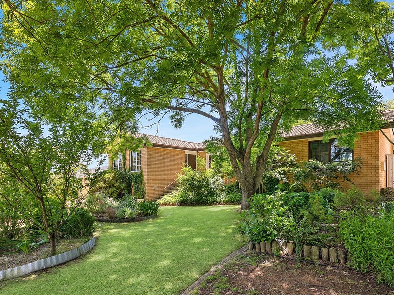 8 Clubbe Cres, Macgregor, ACT 2615