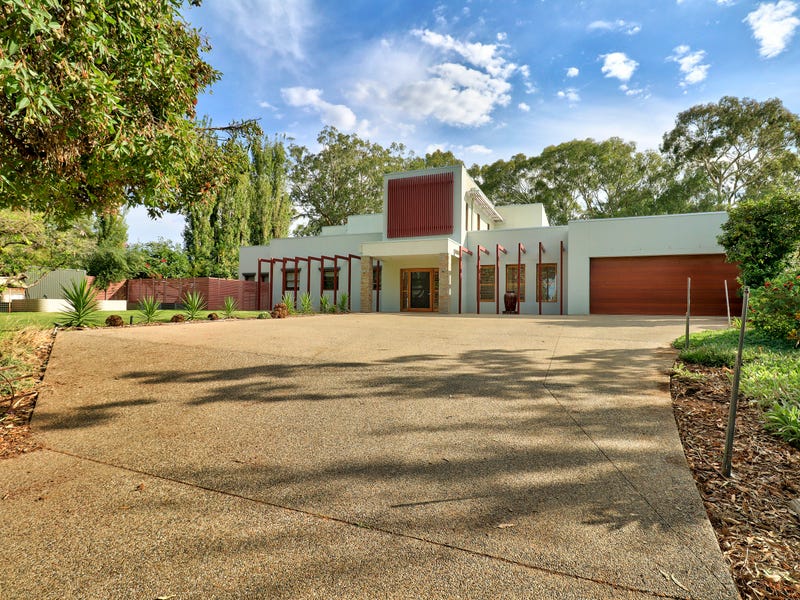 230 River Street, Deniliquin, NSW 2710
