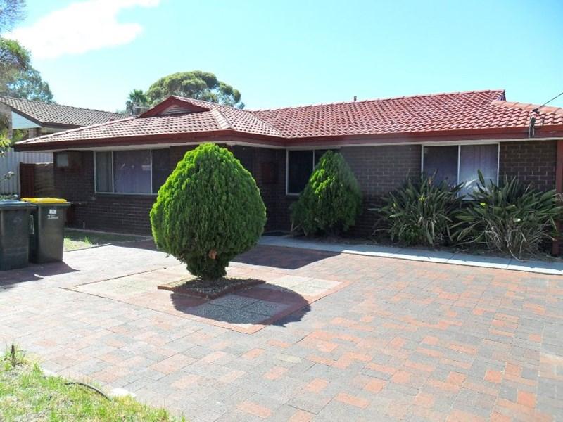 32 Whitworth Avenue, Girrawheen, WA 6064
