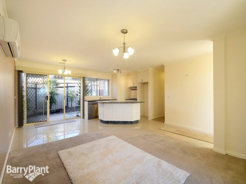 1/33 Silvergum Drive, Pakenham, Vic 3810 Property Details