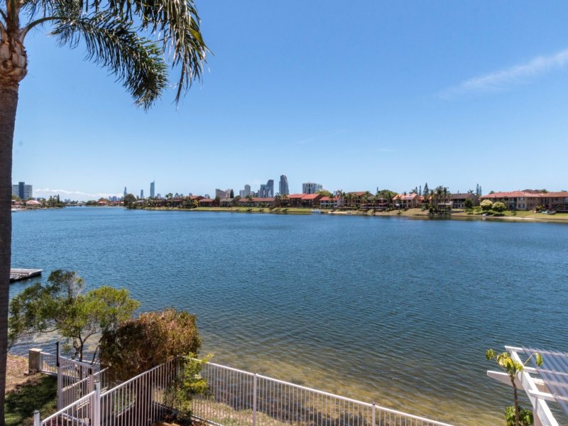11 Intrepid Drive, Mermaid Waters, QLD 4218