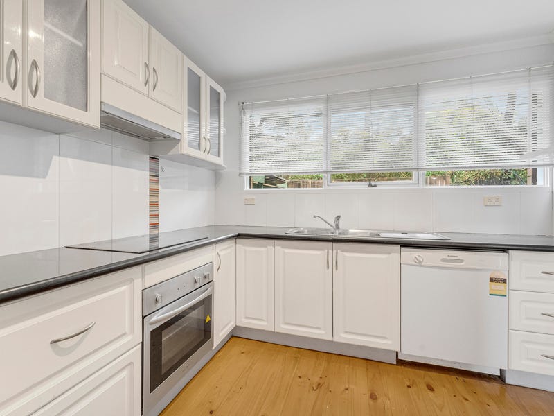 9 Menkens Court, Phillip, ACT 2606 Townhouse for Rent