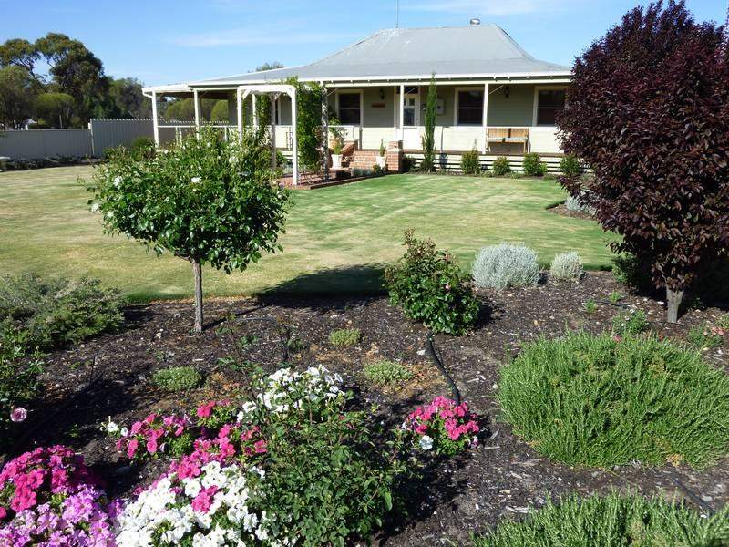 8 Meares, York, WA 6302 Property Details