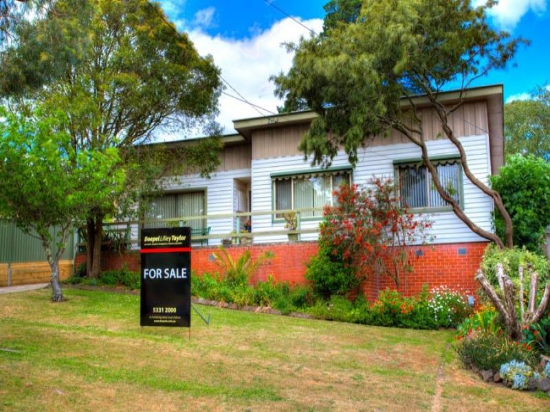 18 Hillside Drive, Ballarat North, VIC