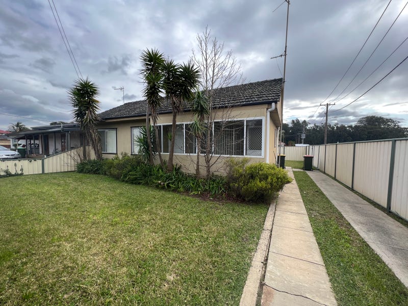 84 Barton Street, Oak Flats, NSW 2529