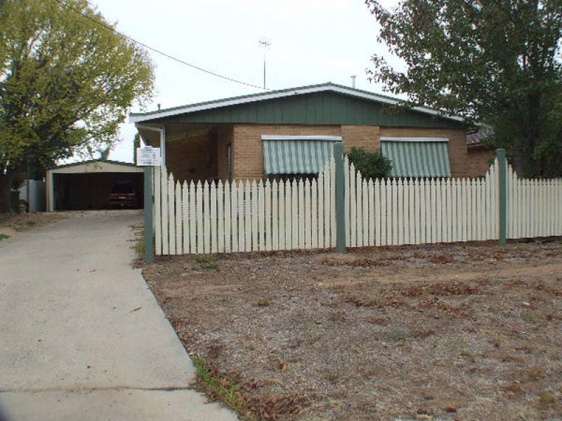 102 Charley Street, Deniliquin, NSW 2710