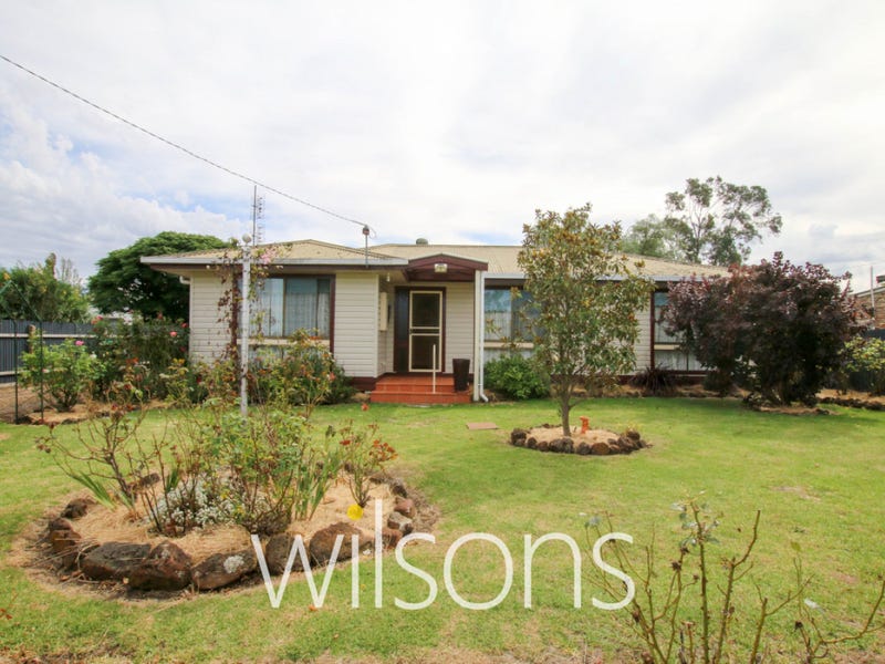 4 Townsend Street, Mortlake, Vic 3272 Property Details