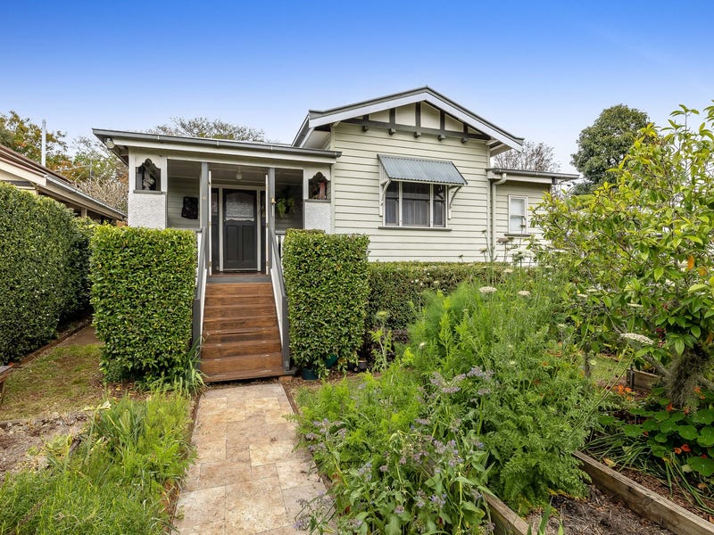 12 Dunmore Street, East Toowoomba, QLD 4350