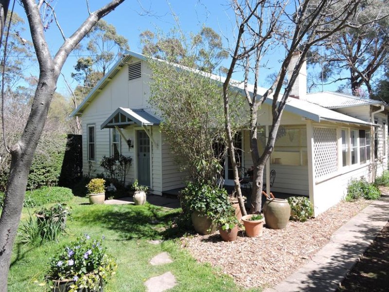 17 Holly Street, Bowral, NSW 2576 Property Details