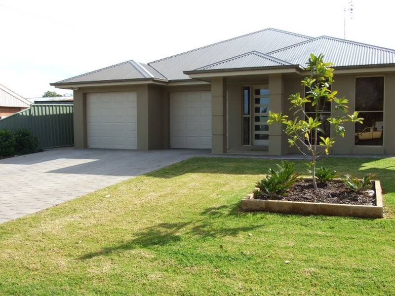 8 Victoria Street, Parkes, NSW 2870