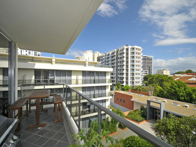 513 'Brighton on Breezes' 3 Como Crescent, Southport, Qld 4215