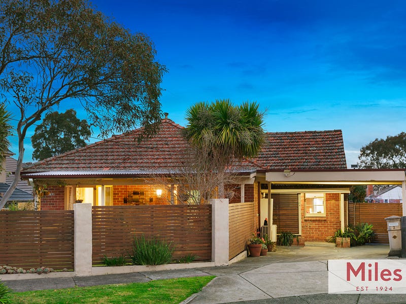 2 Royal Court Ivanhoe Vic 3079 Property Details