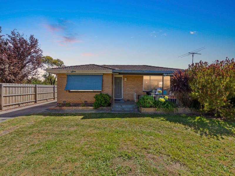 13 Charles Street, Pakenham, Vic 3810 House for Sale