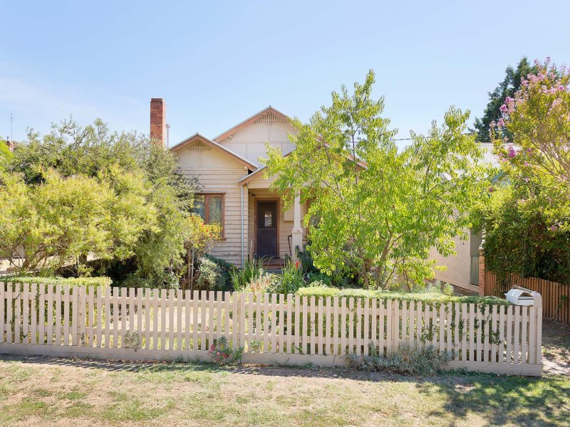 8 Wheeler Street, Castlemaine, Vic 3450 Property Details