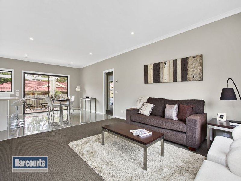 2/4 Alamein Avenue, Kilsyth, VIC 3137