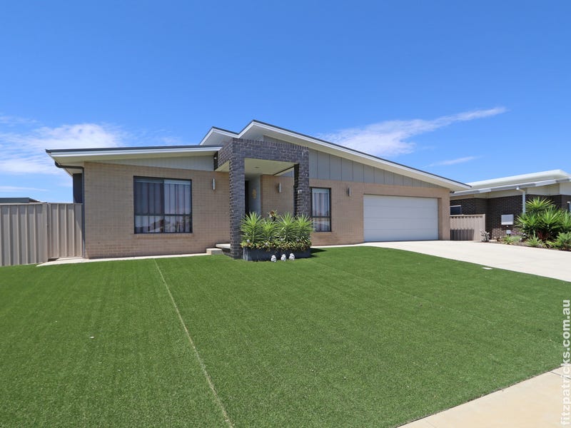 1 Watson Boulevard, Lloyd, NSW 2650 Property Details