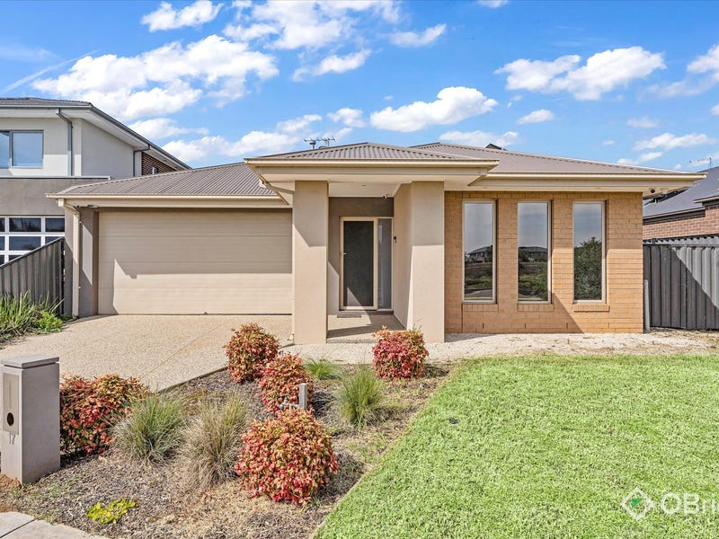 17 Lightsview Boulevard, Rockbank, VIC 3335