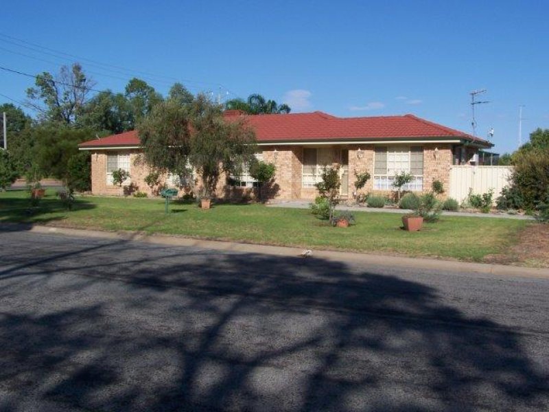 2 Curlew Cres, Coleambally, NSW 2707