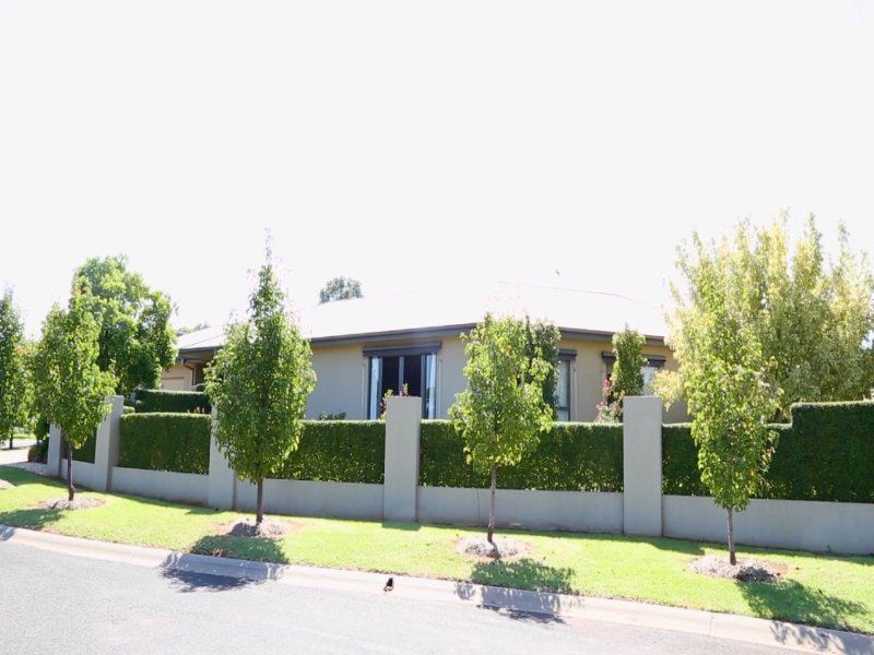 10 Crump Close, Griffith, NSW 2680