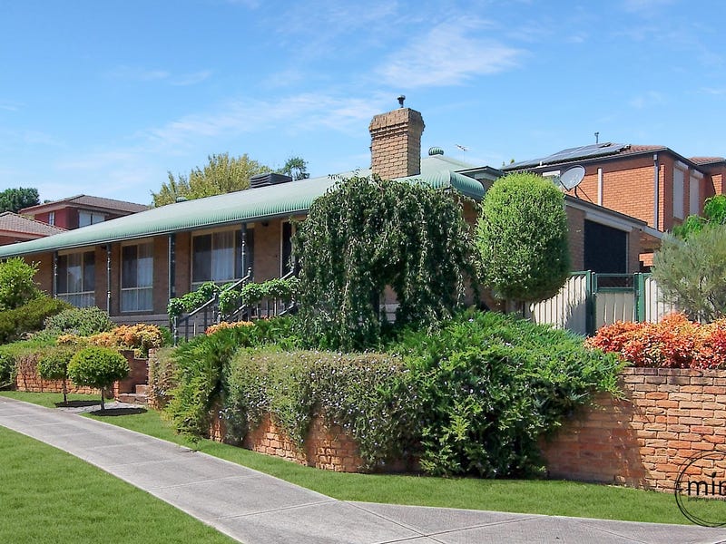 4 Hagen Drive, Berwick, VIC 3806