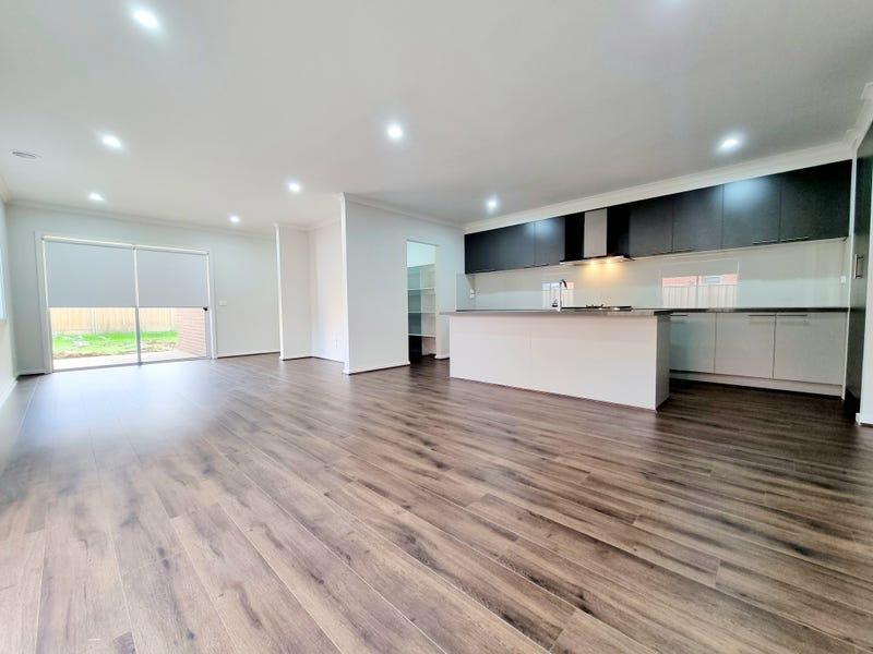 38 Ruthven Way, Mambourin, VIC 3024