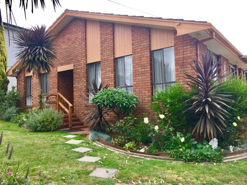 32 WALTON STREET, Cowes, Vic 3922 Property Details