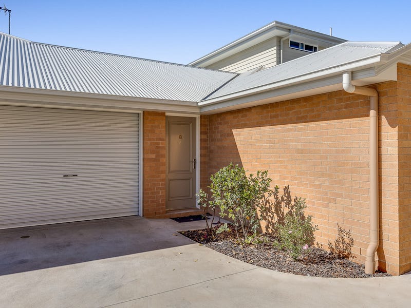 2/24 Cranley Street, South Toowoomba, QLD 4350